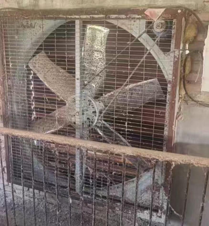 濮阳市地区处理两台饲料打料机、不锈钢料槽、汽油发电机