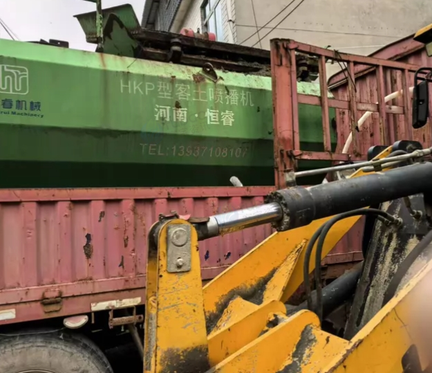 安顺市地区处理绿化喷草设备一套带斗子