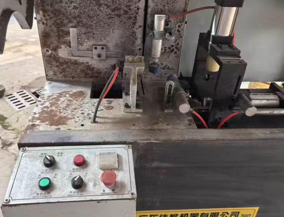 平顶山市地区处理角码锯、双头锯、两台组角机等断桥铝门窗设备