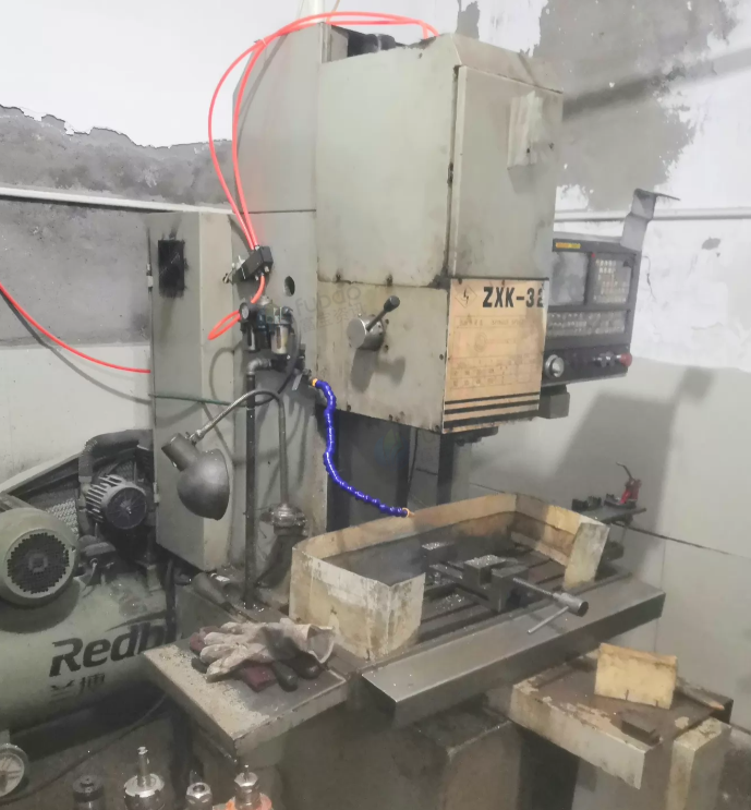 杭州市地区工厂处理铁正V6加工中心、车床、钻铣床