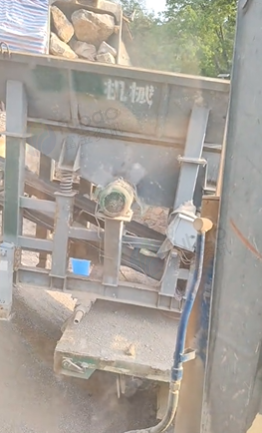 黔西南市地区工厂处理0808移动砂机、70挖机