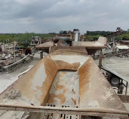 湛江市地区处理69破碎机、颚式破碎机2台、对辊制砂机