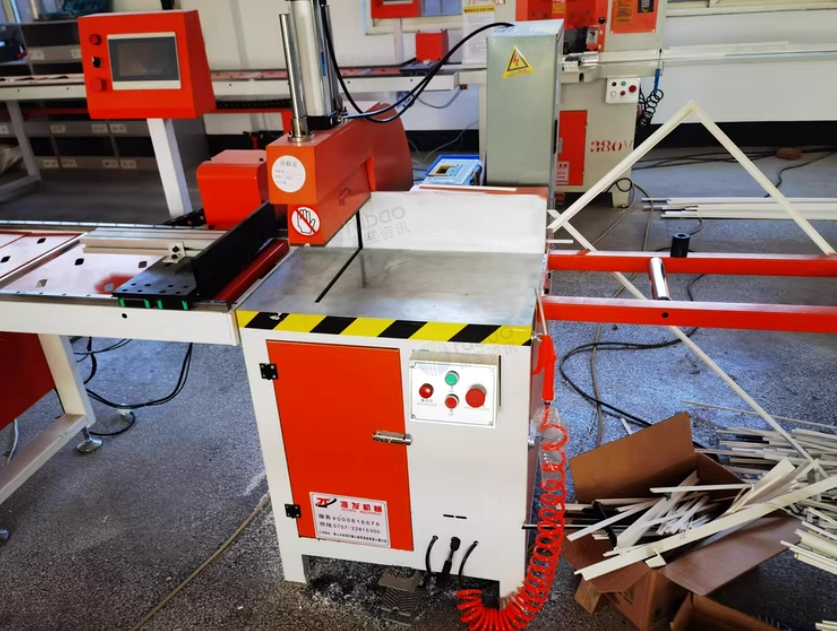 青岛市地区处理风口加工全套设备45度切角机、断料机、卡座机、打眼冲床