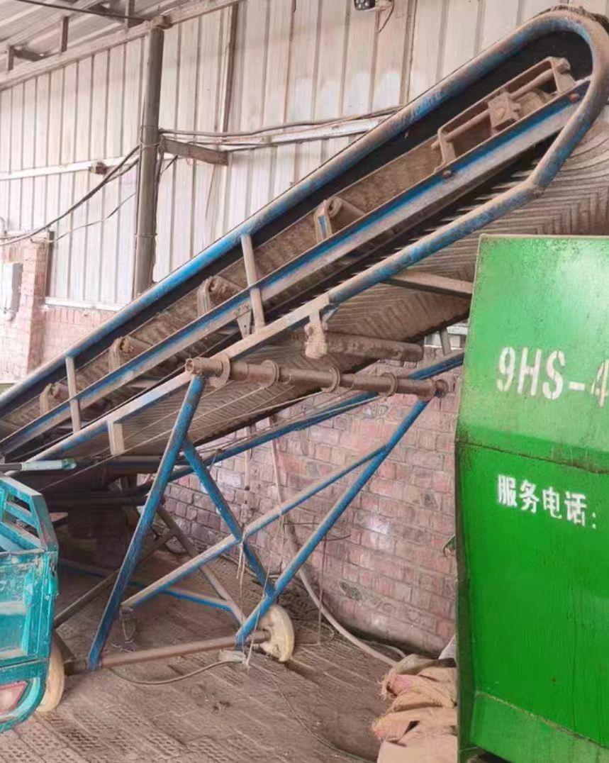 巴彦淖尔市地区处理4立方双卧轴出料机、全自动电热水槽、输送带等养牛设备