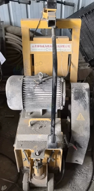 绵阳市地区处理两台铣洗机，水泥地坪拉毛机