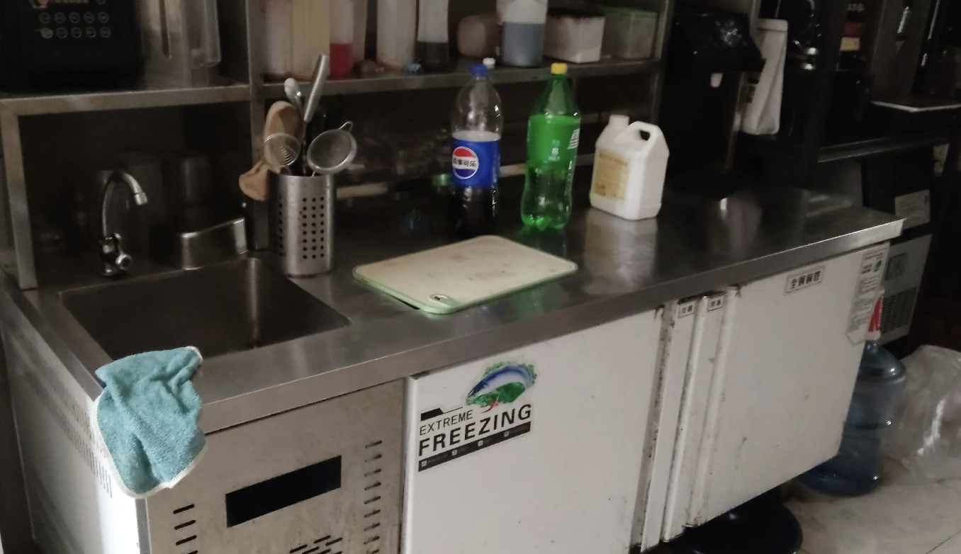 黄冈市地区处理冰柜、餐饮桌椅、设备