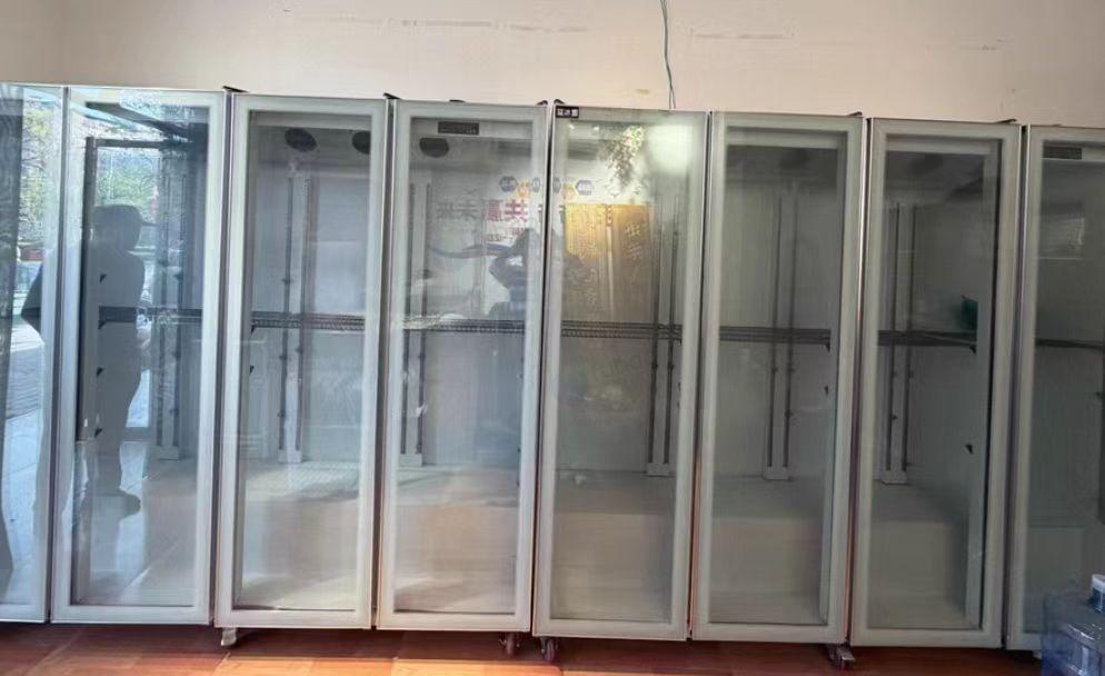 渭南市地区处理两台四门冷藏柜
