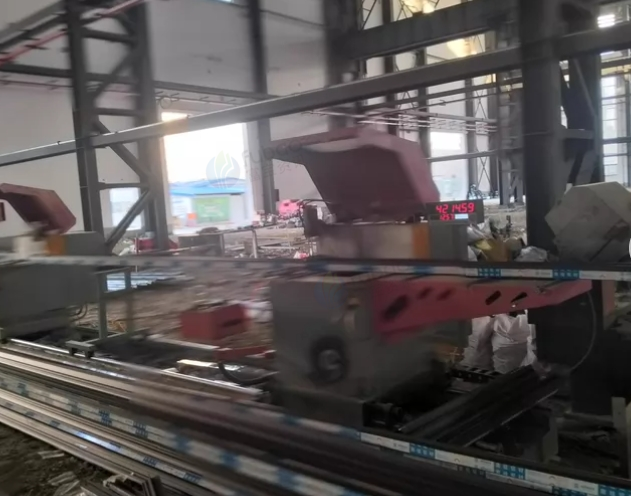 青岛市地区处理断桥铝设备、精密锯两台、组角机两台、大小端面铣等