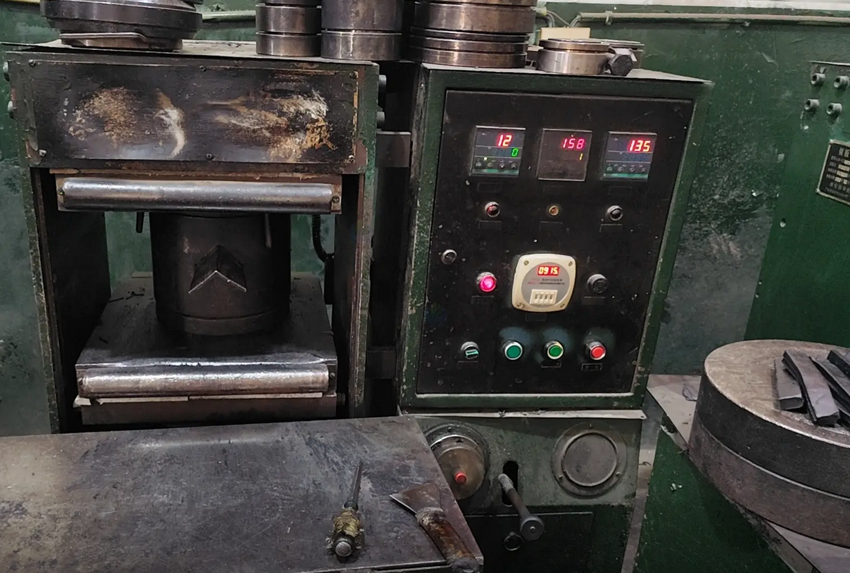 洛阳市地区处理平板硫化机