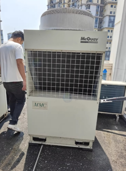 东莞市地区处理麦克韦尔45匹风冷模块机组、十匹雪种机组各一台