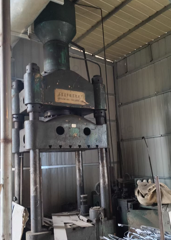 衡水市地区处理315型四柱液压机2台