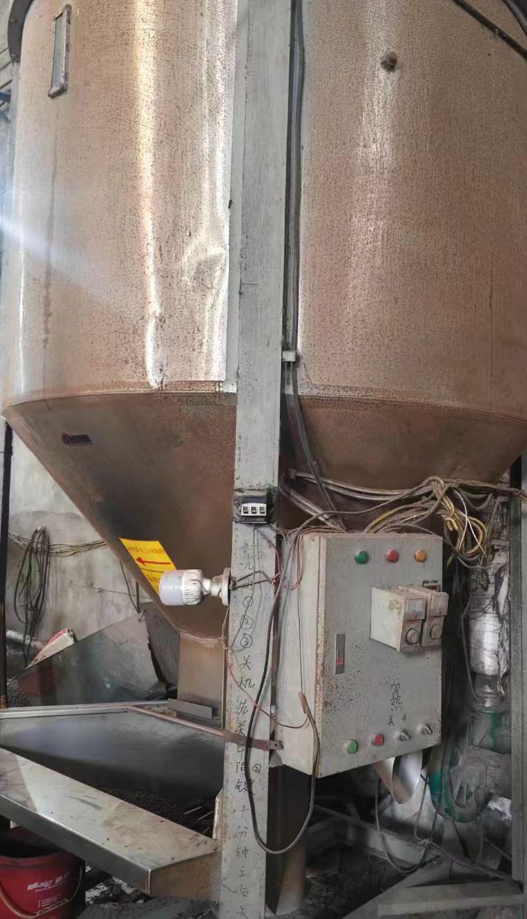 洛阳市地区处理2吨烘干上料机、葡萄框磨具