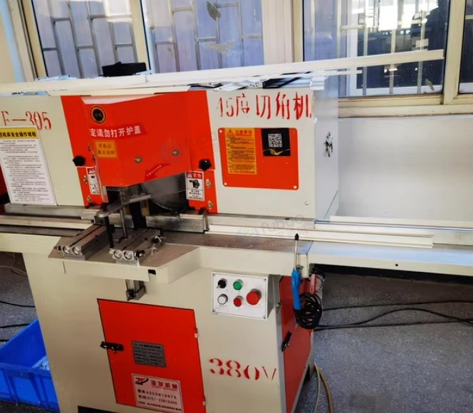 青岛市地区处理风口加工全套设备45度切角机、断料机、卡座机、打眼冲床