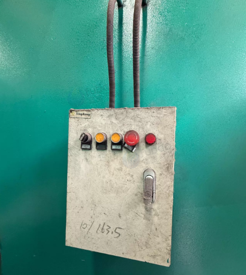 扬州市地区工厂处理16米200吨折弯机2台