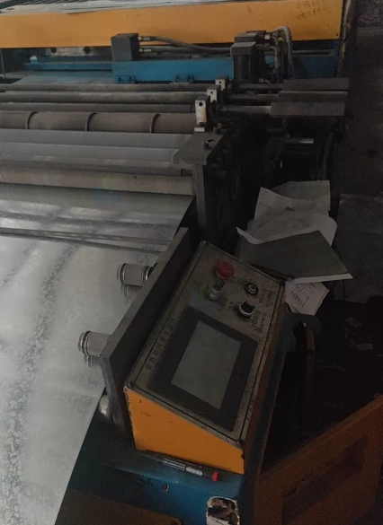 宜宾市地工厂区处理风管生产二线、角铁法兰冲孔机