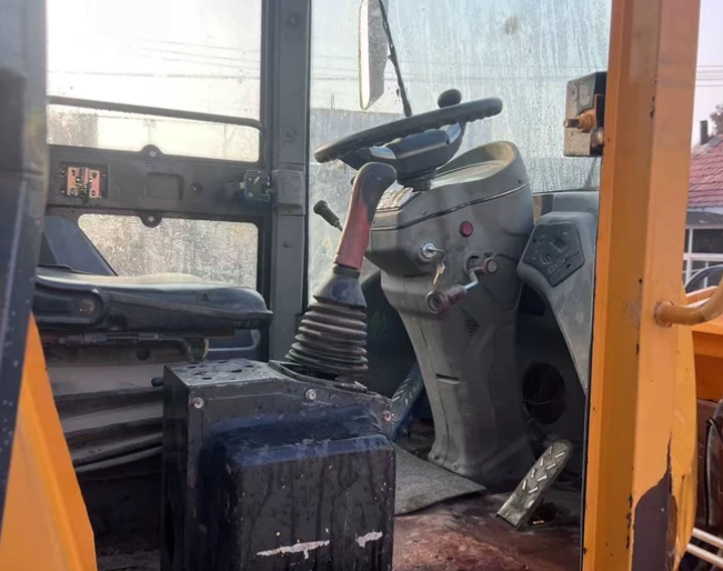 青岛市地区处理22年莱工932铲车