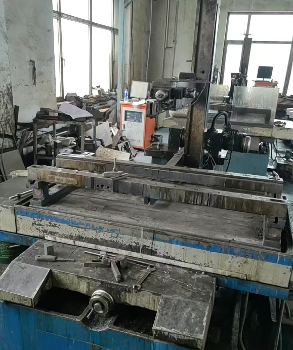 吉林市地区处理凯博数控DC1090B雕铣机、方正数控线切割DK7763、LUDI立式铣床、立式车床