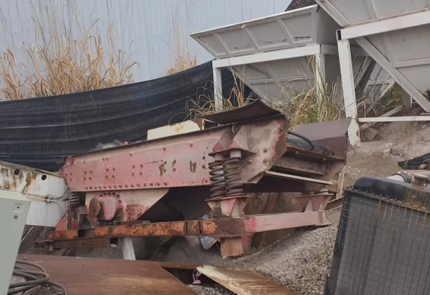 成都市地区处理750鄂破、含1149直线给料机、启动柜、配套电机 