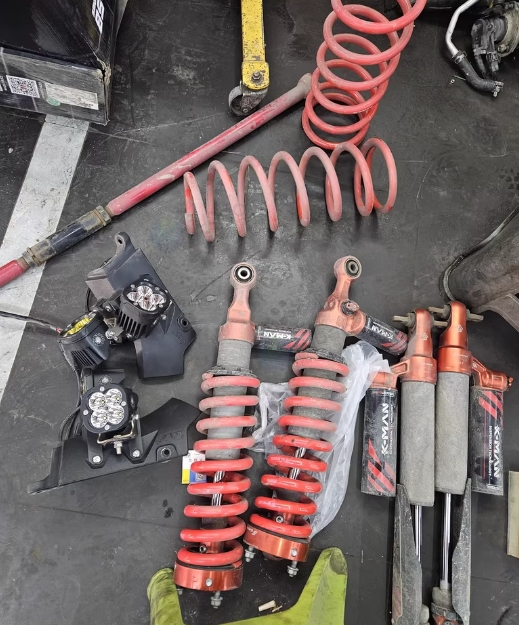 昌吉地区处理坦克400科曼压缩回弹可调氮气减震