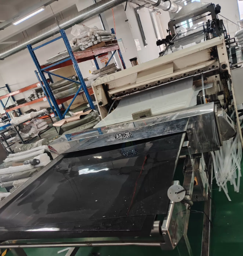 苏州市地区工厂处理宝鸡车床1台、张家港华明机械塑料板下料机1台