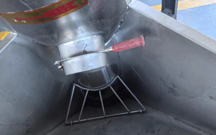 深圳市地区闲置处理1吨不锈钢立式搅拌机