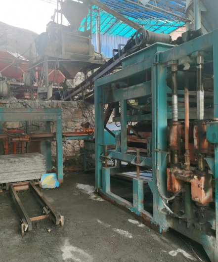 毕节市地区处理闲置全套水泥制砖机设备、搅拌机、送料机、制砖机、控制台