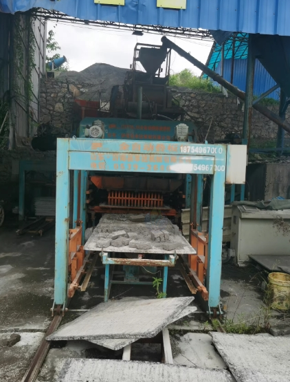 毕节市地区处理闲置全套水泥制砖机设备、搅拌机、送料机、制砖机、控制台