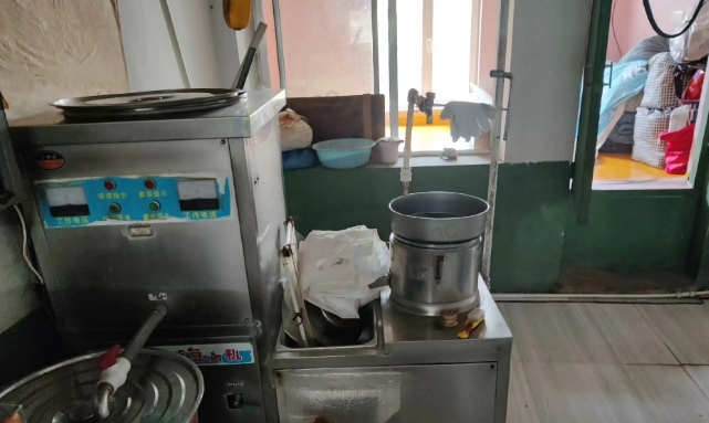 延边地区工厂处理豆腐机、花生豆腐机、压豆腐机器、气泵、操作台
