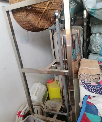 长治地区工厂处理二级反渗透软化水设备、一吨搅拌桶两个、灌装机等生产防冻液玻璃水设备一整套