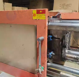 常州地区工厂处理海涛200吨注塑机