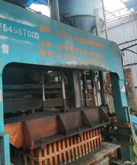 毕节市地区处理闲置全套水泥制砖机设备、搅拌机、送料机、制砖机、控制台