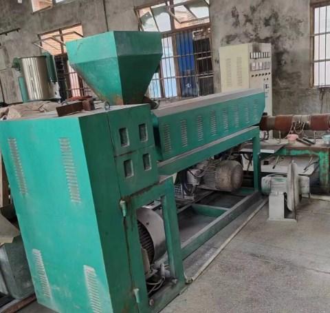 扬州地区工厂处理塑料造粒机一套