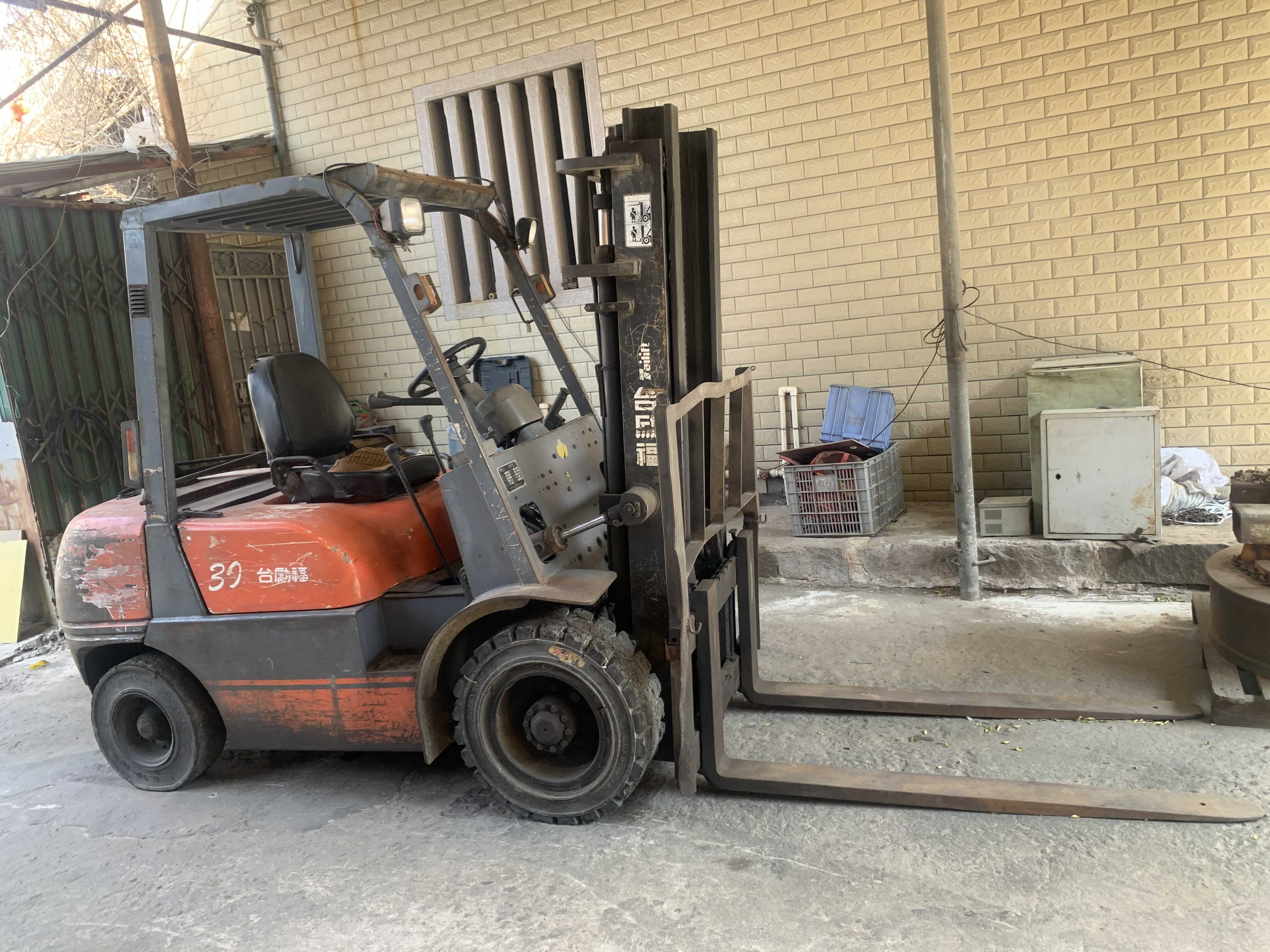 供应:台励福叉车